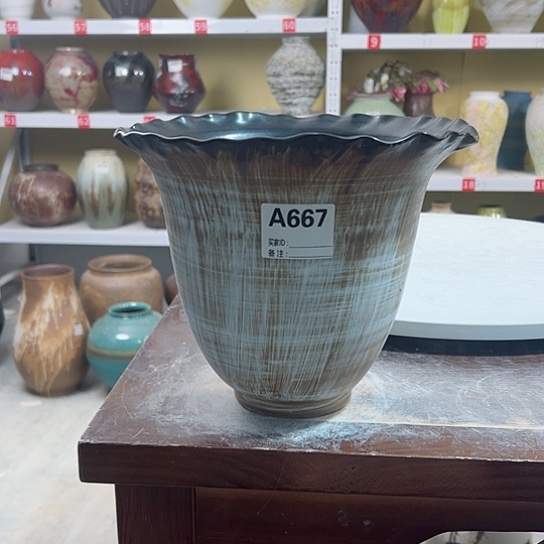瓶陶瓷花瓶摆件摆件。高25口26。  667