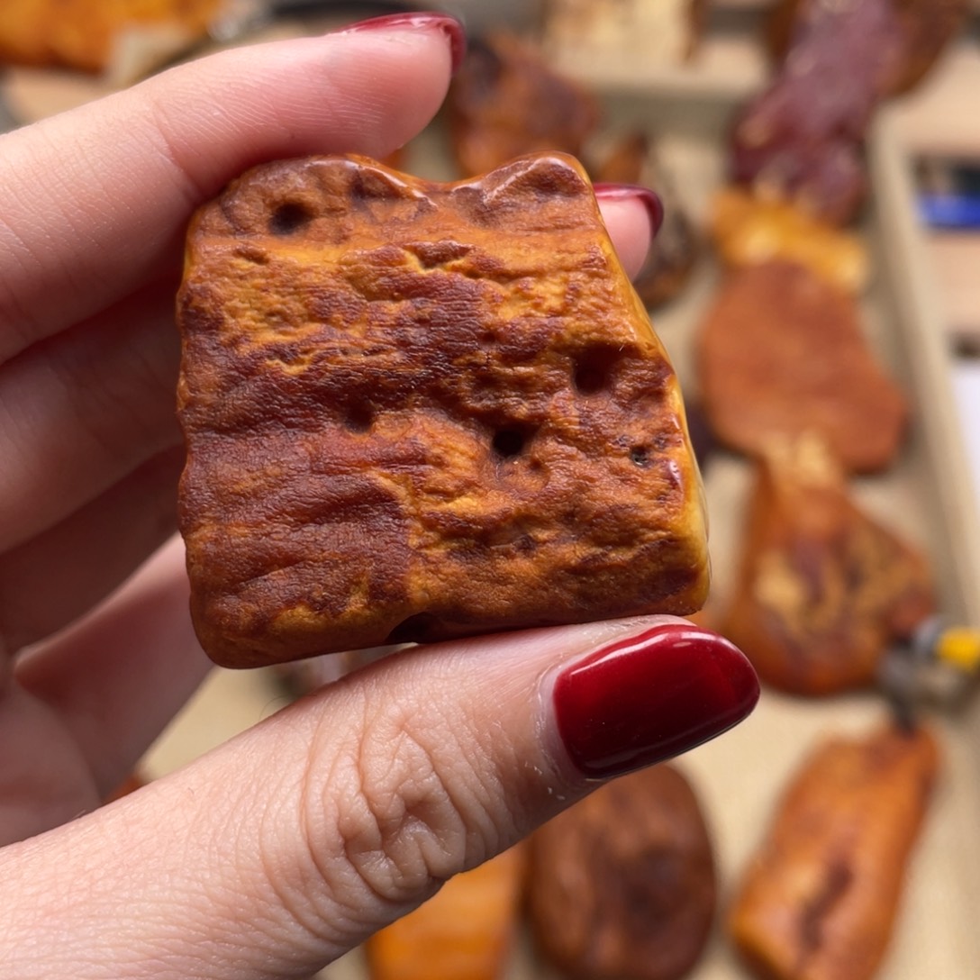 琥珀未镶嵌珠宝奇石