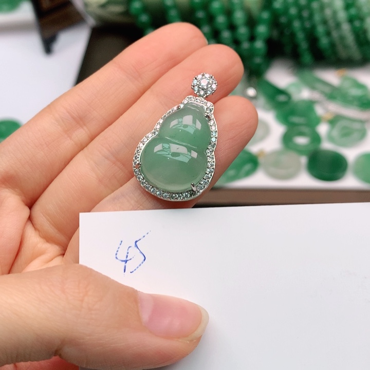 石英质玉颈饰合金