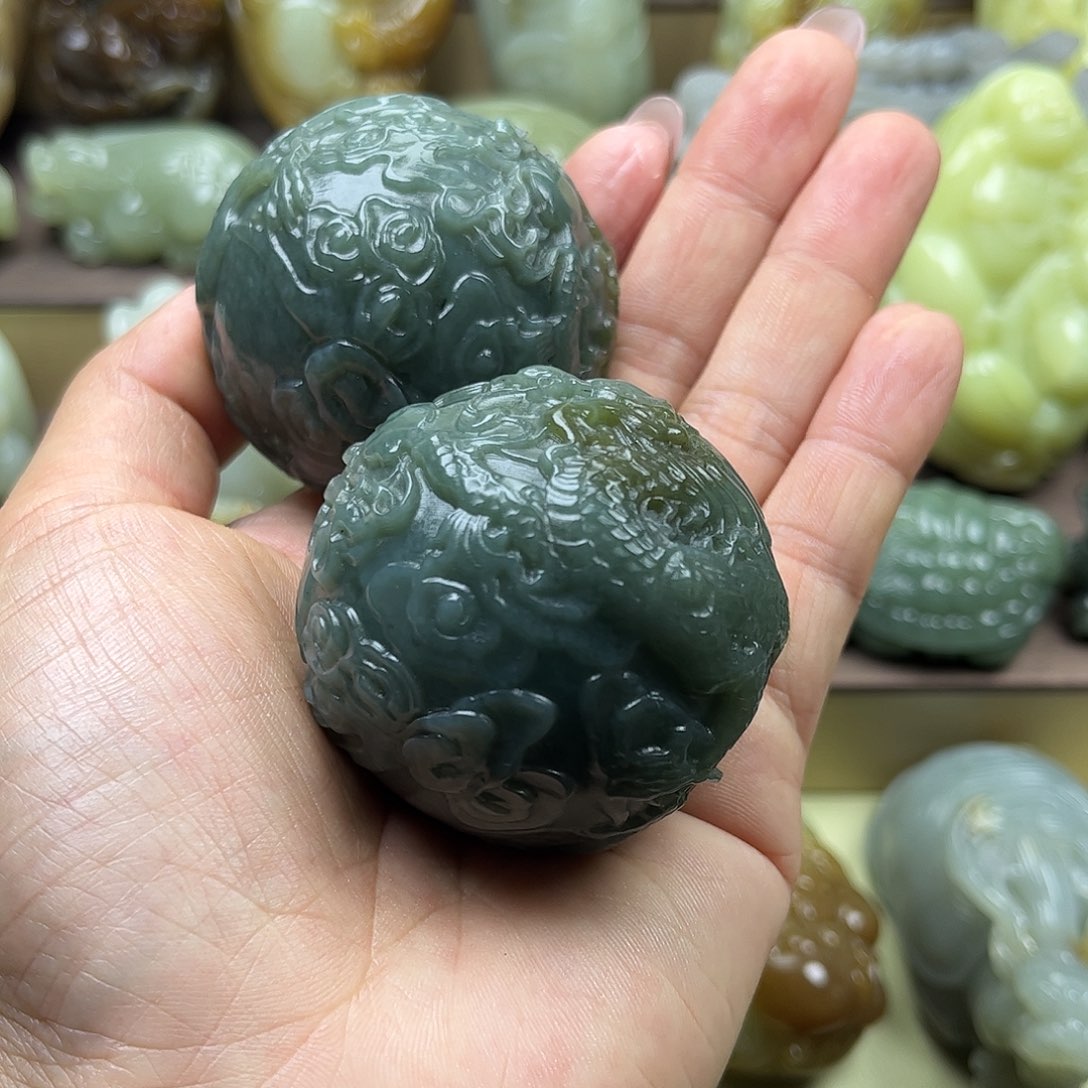 和田玉未镶嵌把件飞