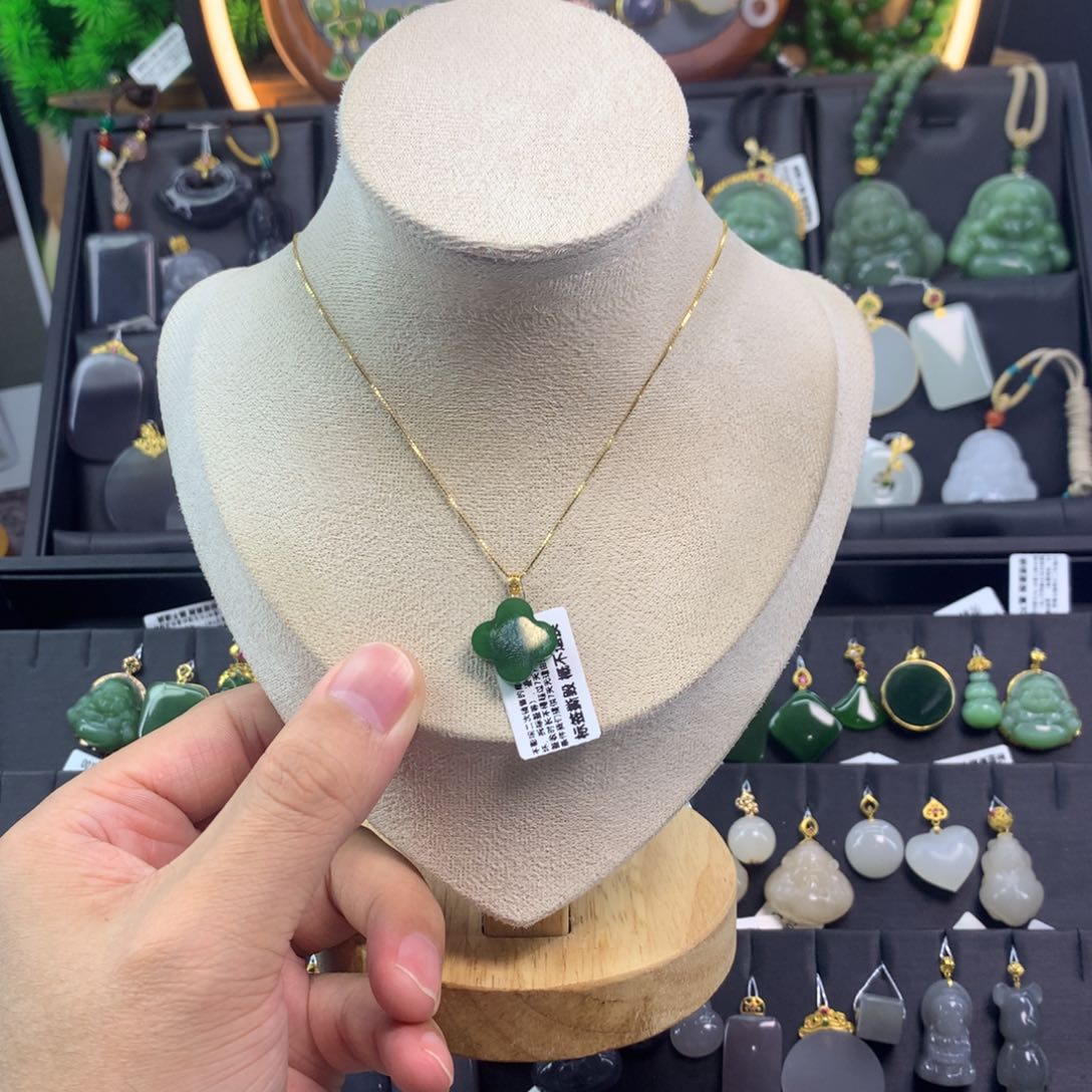 和田玉吊坠18K金镶嵌