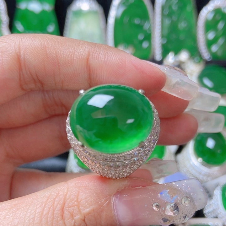 翡翠颈饰未镶嵌1835308。 