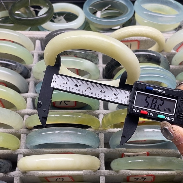 蛇纹石玉未镶嵌手镯10