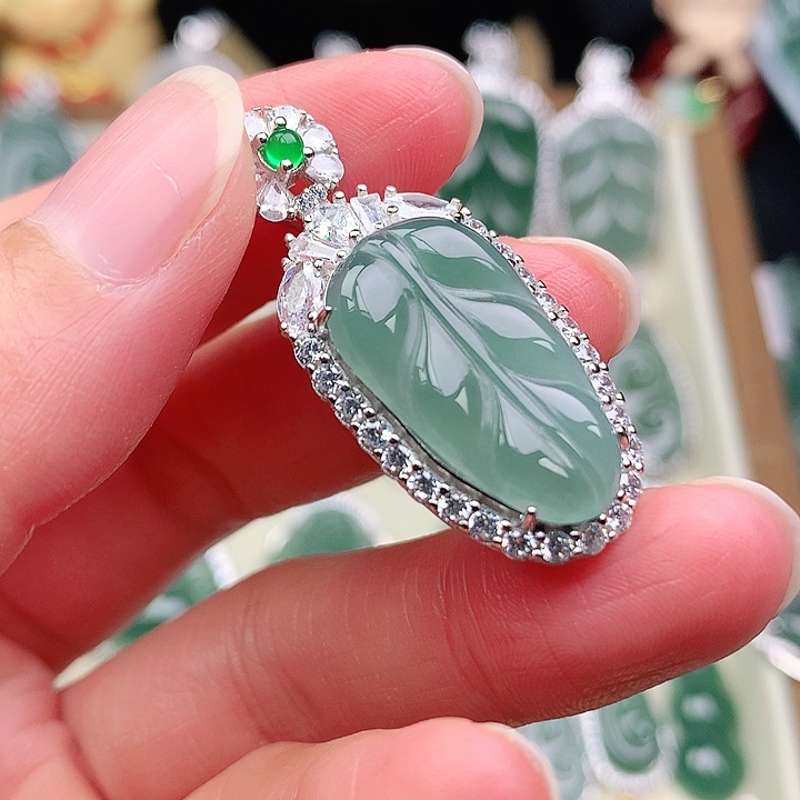 颈饰未镶嵌翡翠吊坠