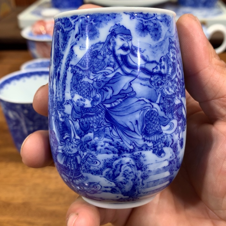 晓竹窑青花关羽擒将图