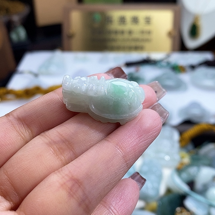 翡翠未镶嵌颈饰4709