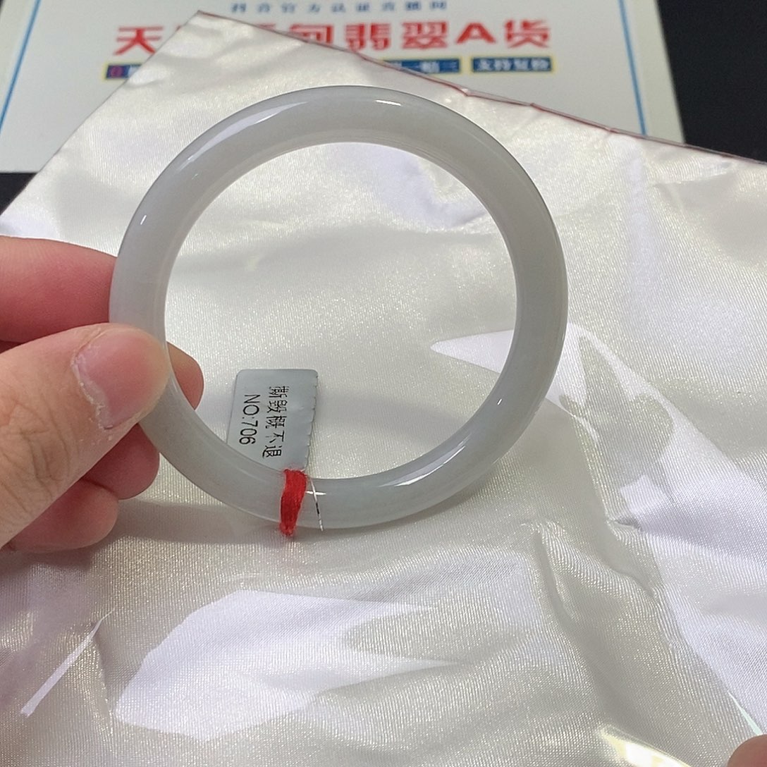 翡翠未镶嵌手镯（圆镯）