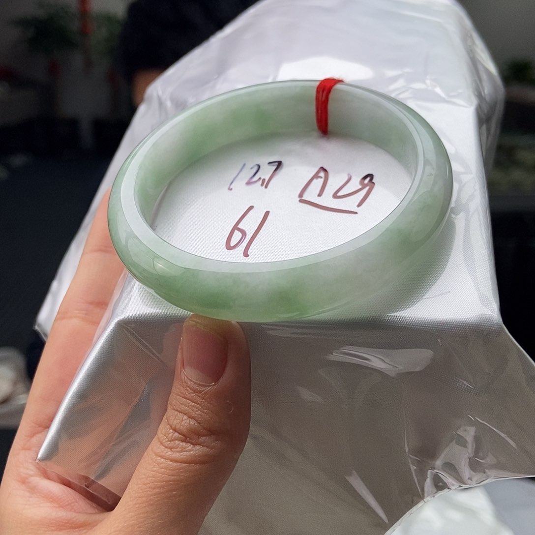 翡翠手镯未镶嵌拍一发一