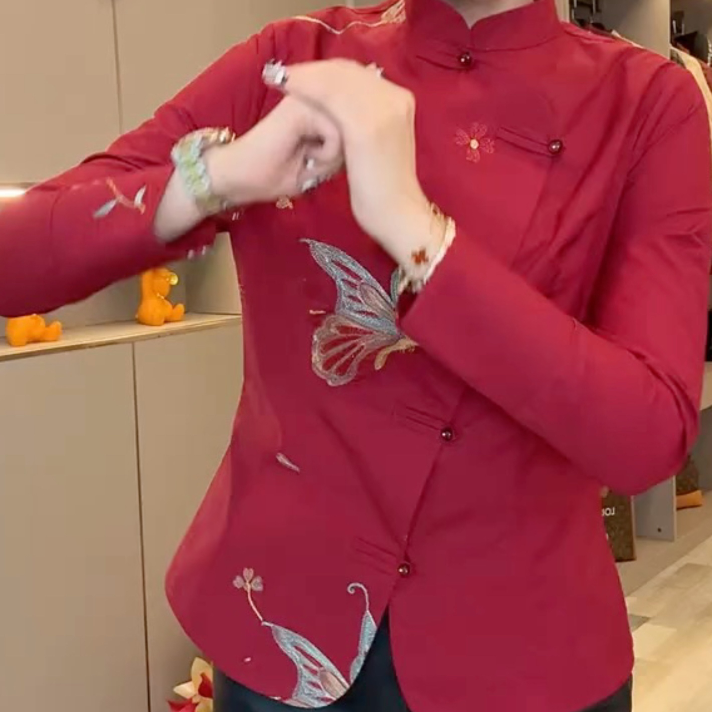 2025冬季新款蝴蝶重工刺绣娃娃领长袖衬衫女时尚气质复古国风上衣