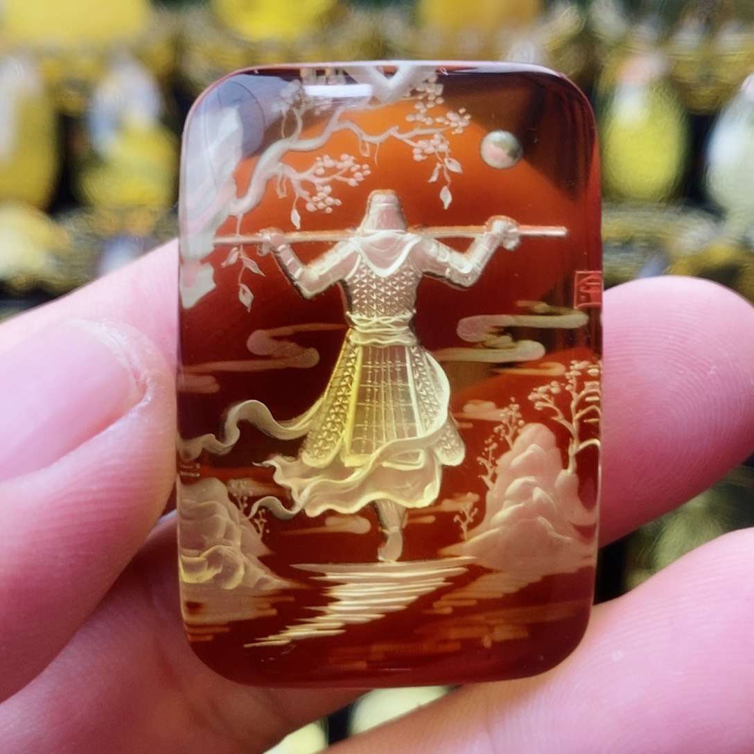 【闪购商品】金珀颈饰未镶嵌琥珀阴雕