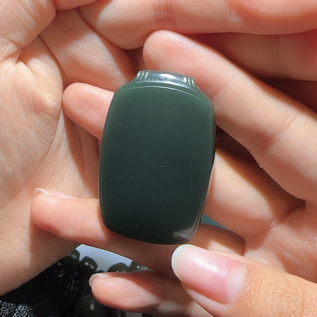 和田玉未镶嵌颈饰微****蜂