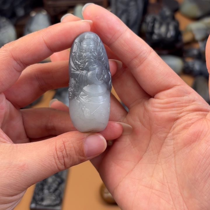 奔***子和田玉未镶嵌颈饰