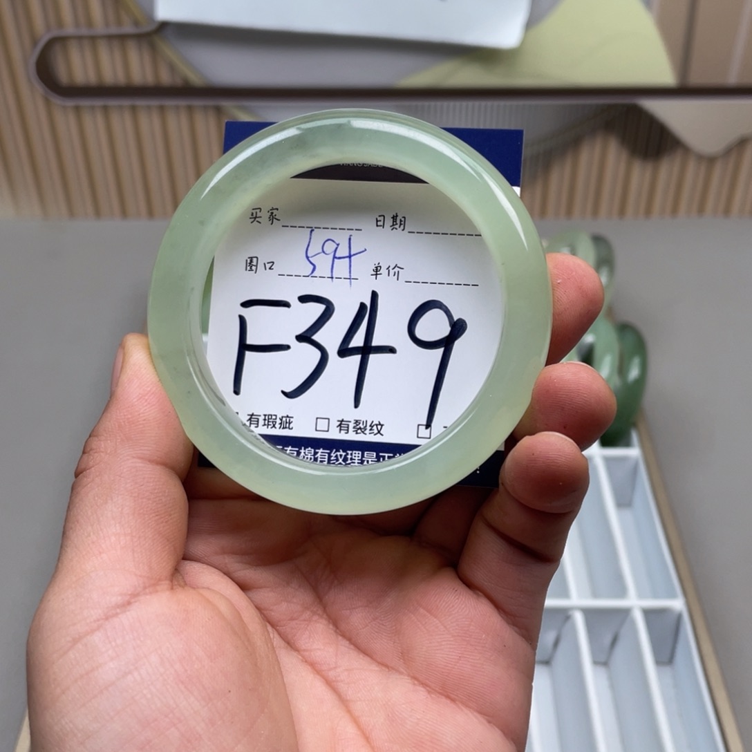 岫玉手镯手镯未镶嵌