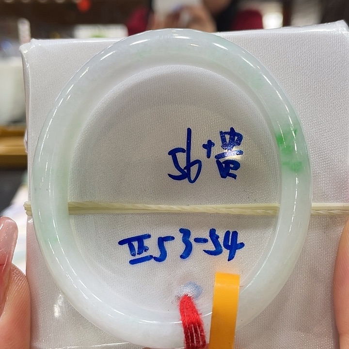 翡翠手镯未镶嵌翡翠手镯