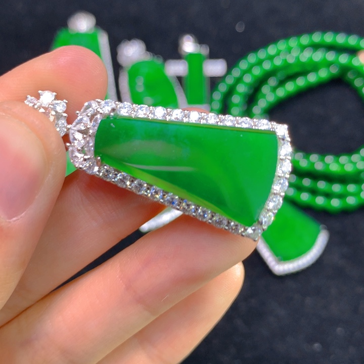 翡翠颈饰银S925镶嵌一个