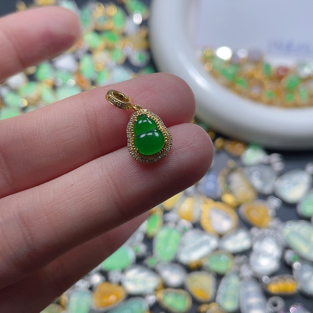 翡翠颈饰18K金镶嵌天然翡翠18kA货