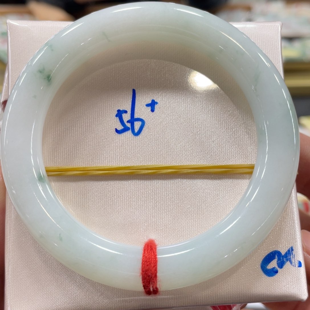 翡翠手镯未镶嵌翡翠手镯