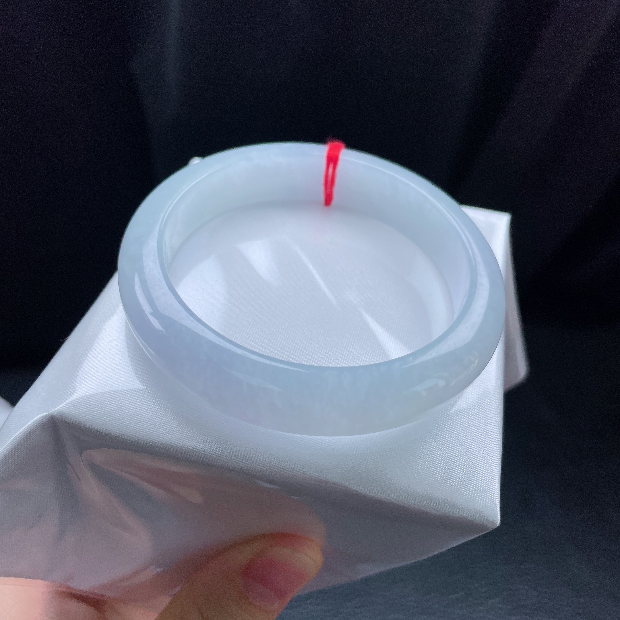 57圈冰糯淡春彩宽边手镯 