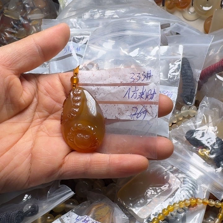 浅***言玛瑙/玉髓未镶嵌颈饰333