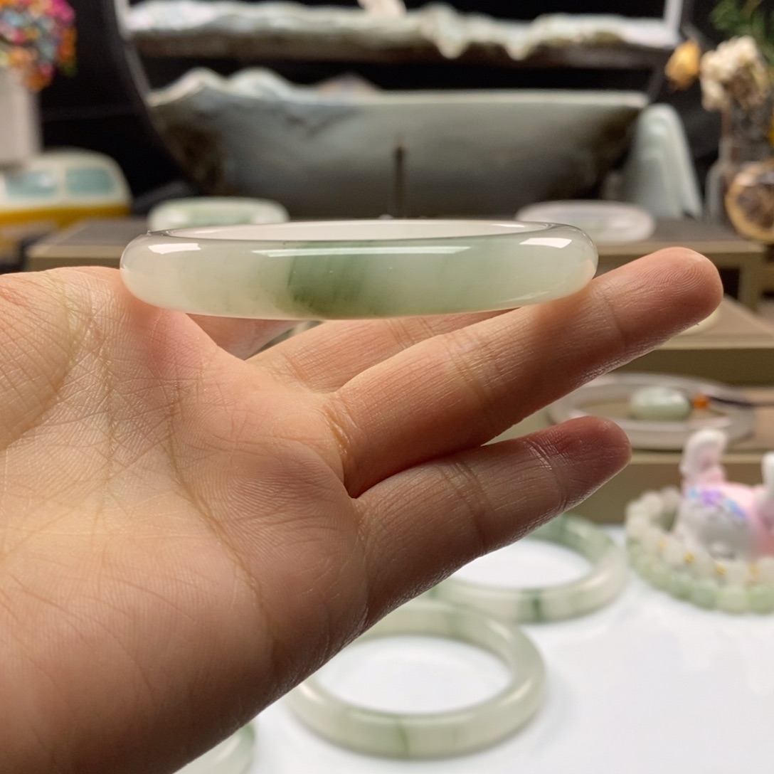 石英质玉手镯未镶嵌等**人