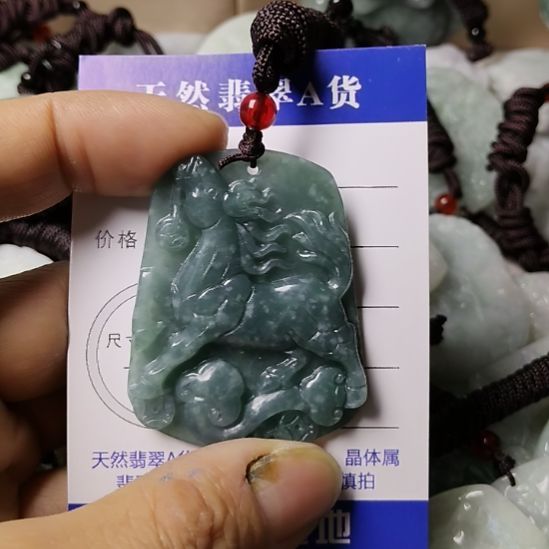 翡翠未镶嵌颈饰挂件