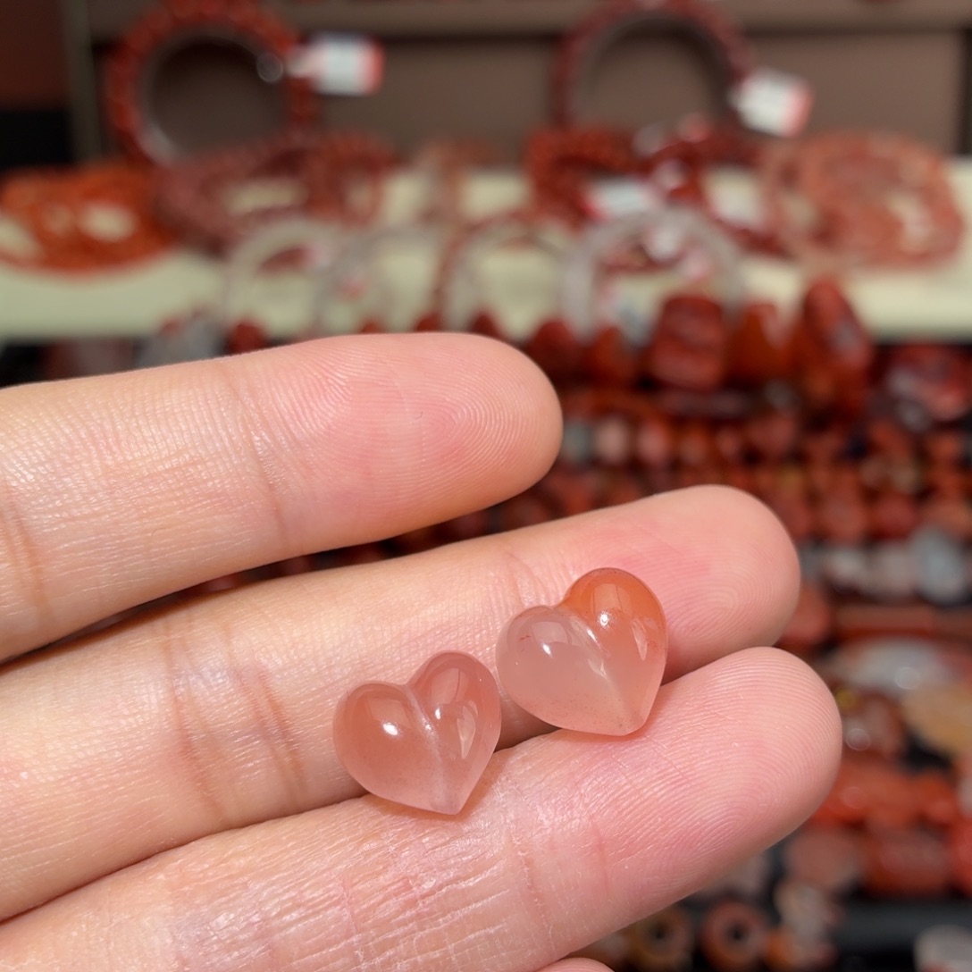 南红玛瑙未镶嵌颈饰屁桃心1