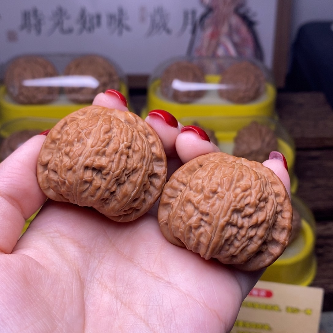 文玩核桃把件全品40尺闷白狮子头