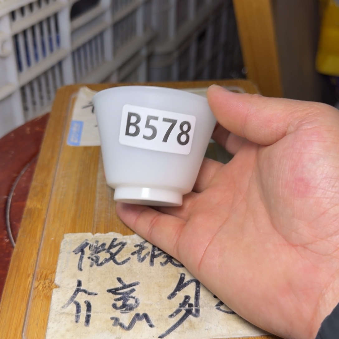 微瑕疵介意勿拍陶瓷器皿A168