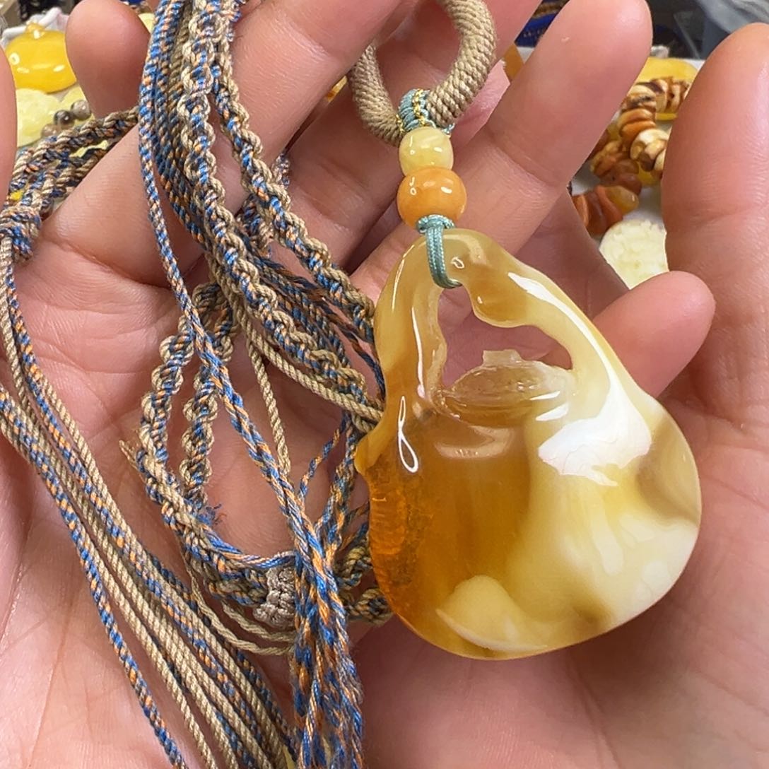 蜜蜡裸石未镶嵌蜜蜡