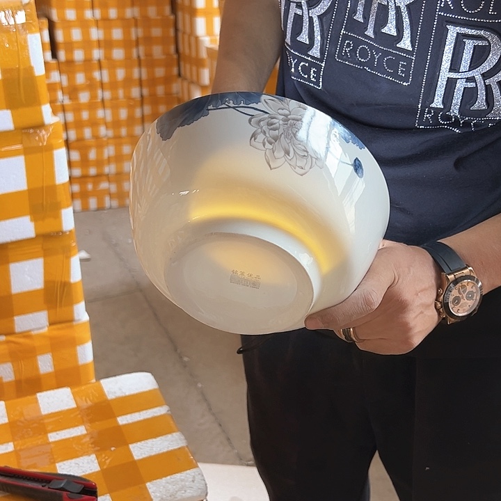 微瑕介意勿拍破损包赔 荷花大汤碗2只