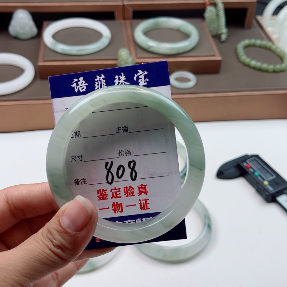 石英质玉手镯未镶嵌时****初
