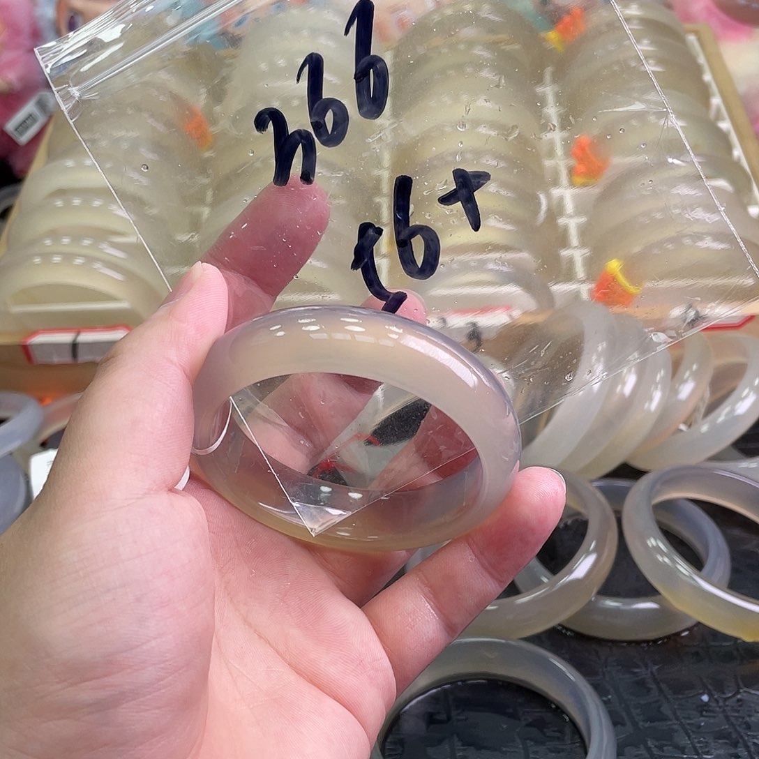 玛瑙/玉髓手镯未镶嵌366