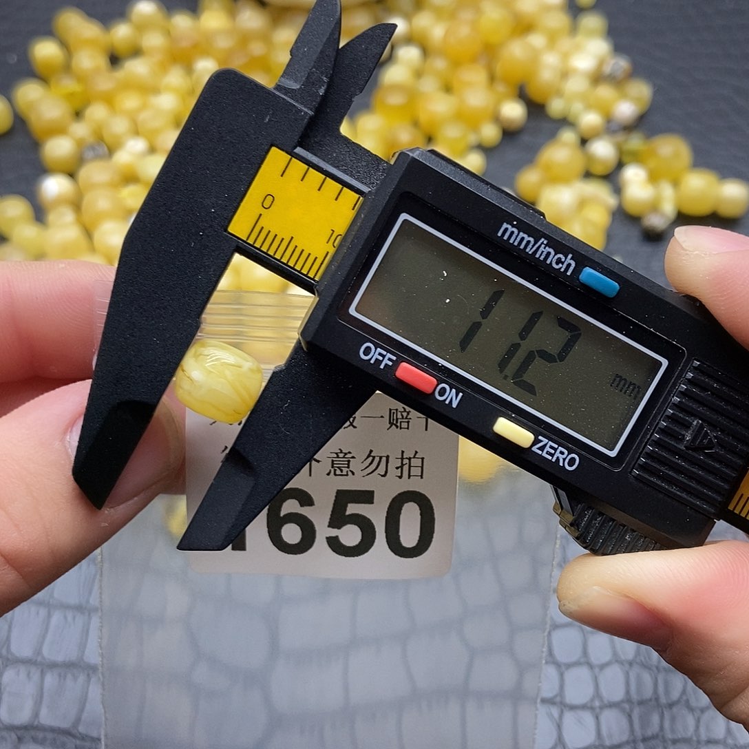 蜜蜡未镶嵌珠宝奇石1650