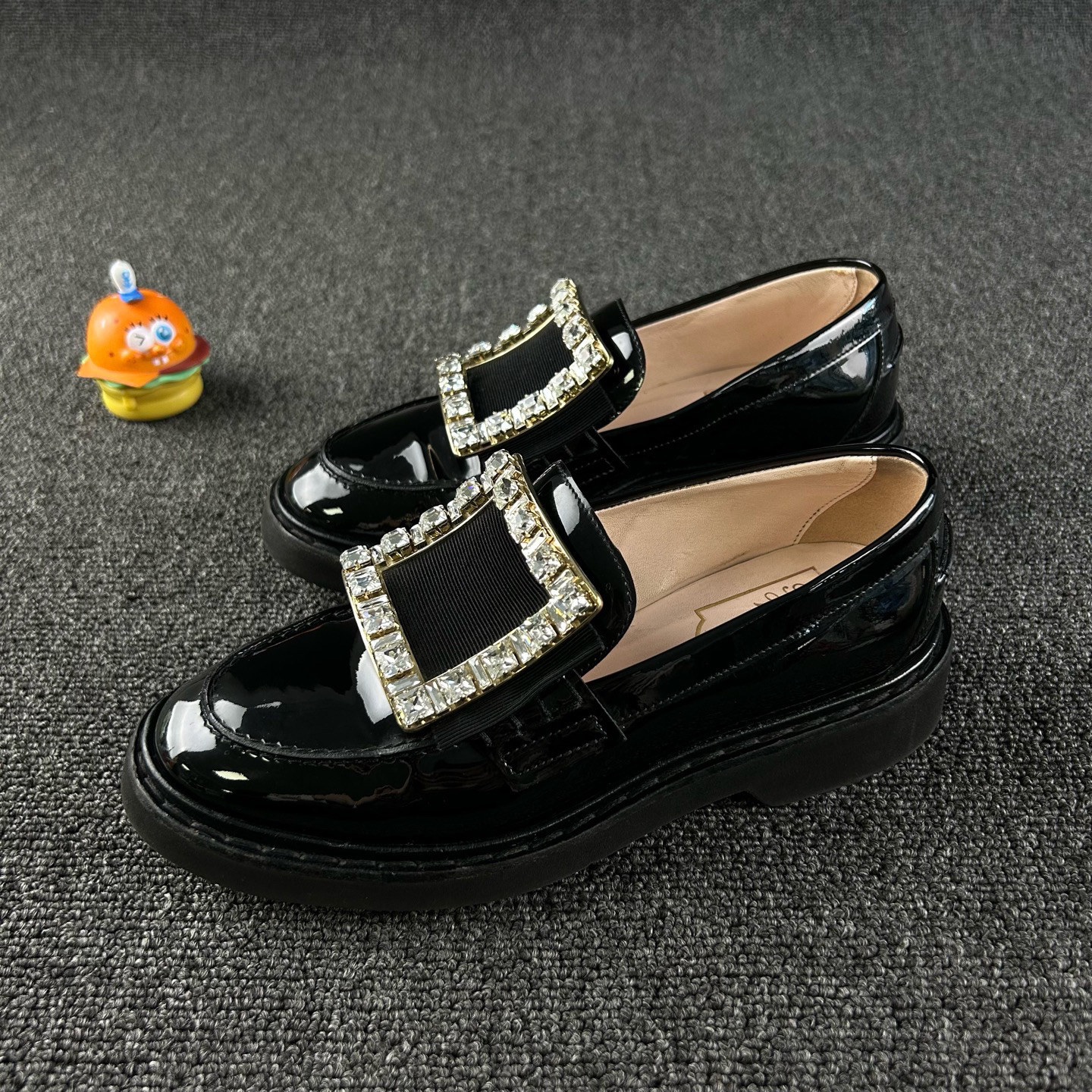 95新 Roger Vivier/罗杰·维威耶 黑色钻扣乐福鞋35码 HB4950 