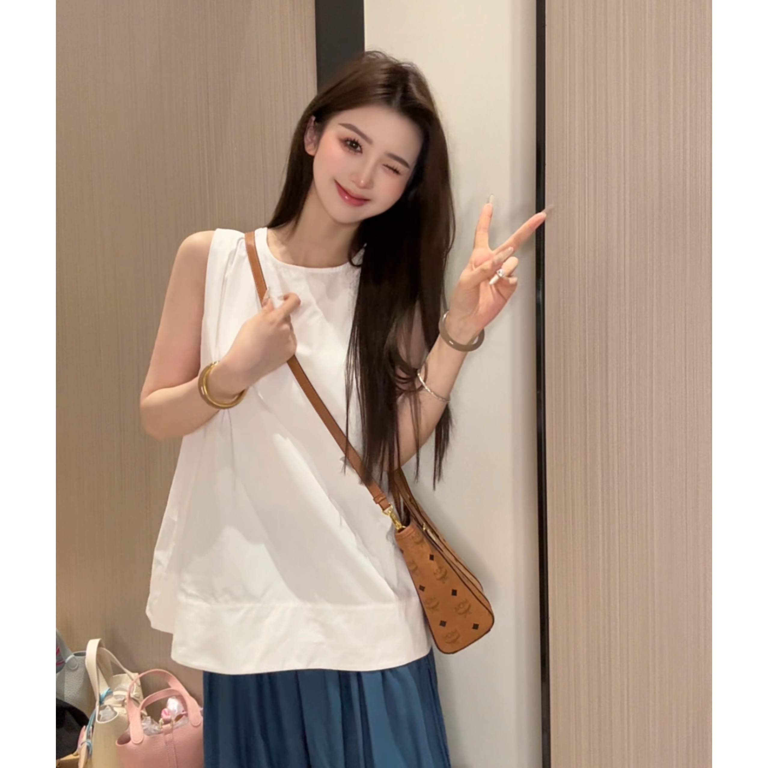 2025夏季新款时尚百搭圆领露背无袖衬衫背心女休闲外穿上衣