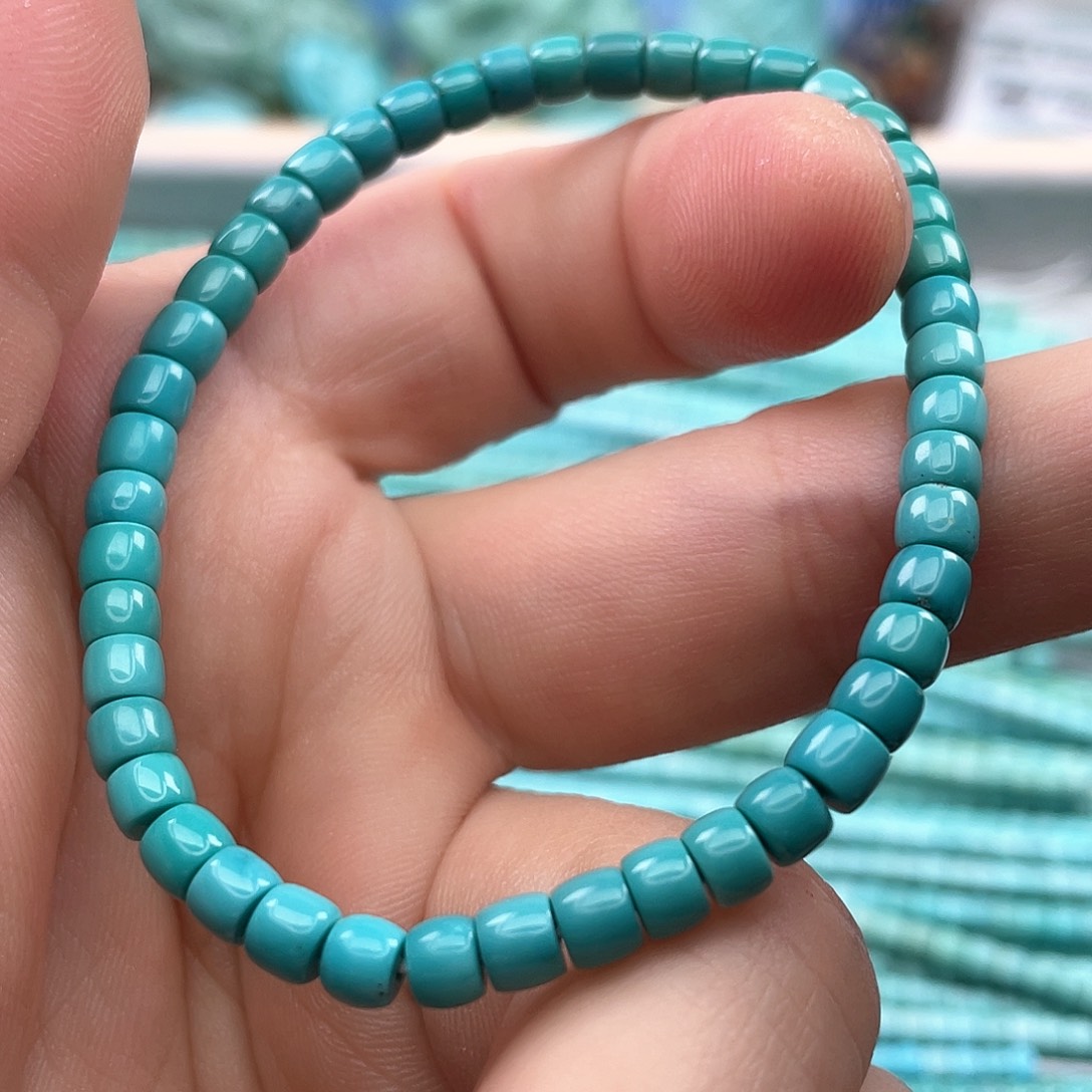 绿松石未镶嵌颈饰