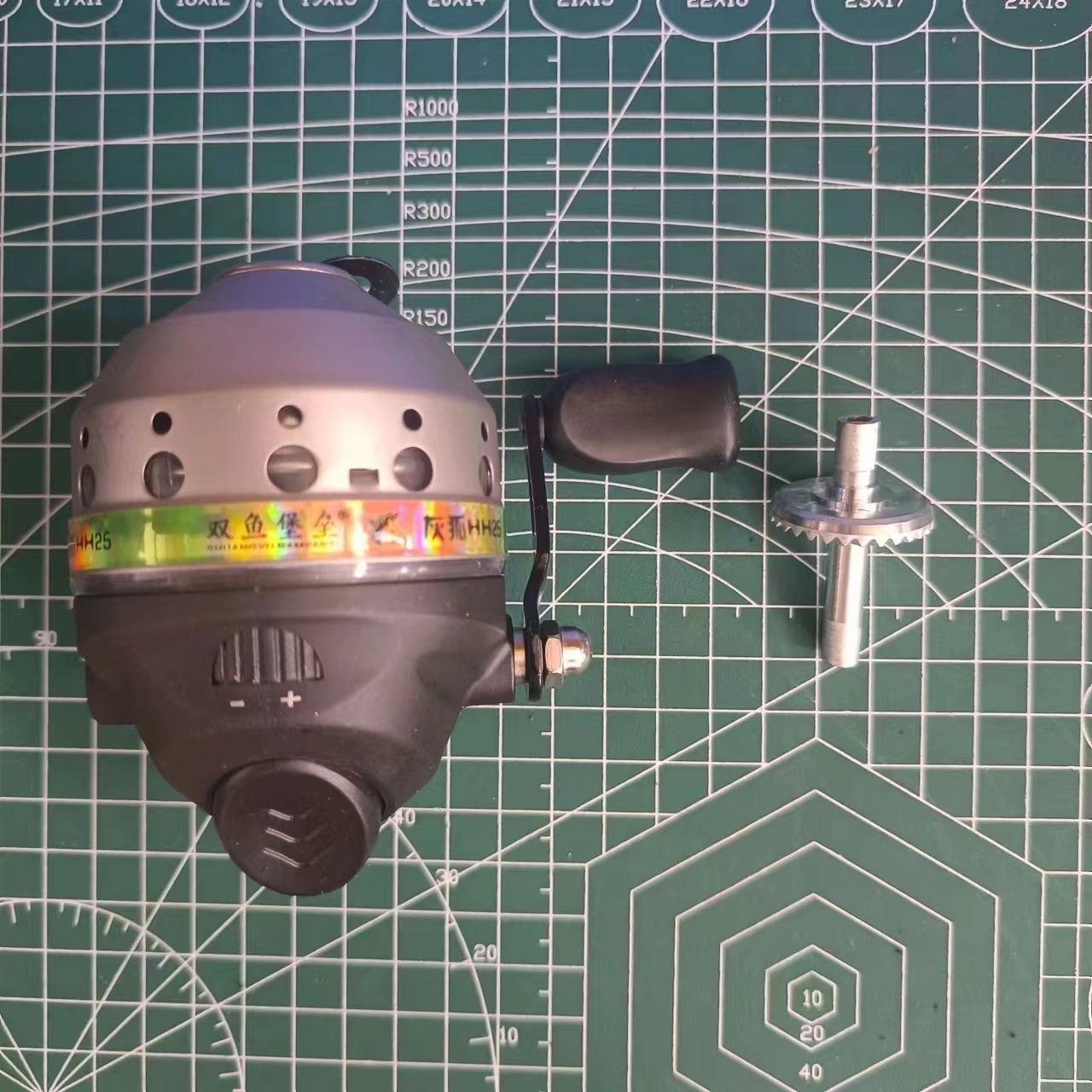 双鱼堡垒灰狐HH25金属射鱼打鱼轮内线封闭路亚轮弹弓跟线器渔线轮