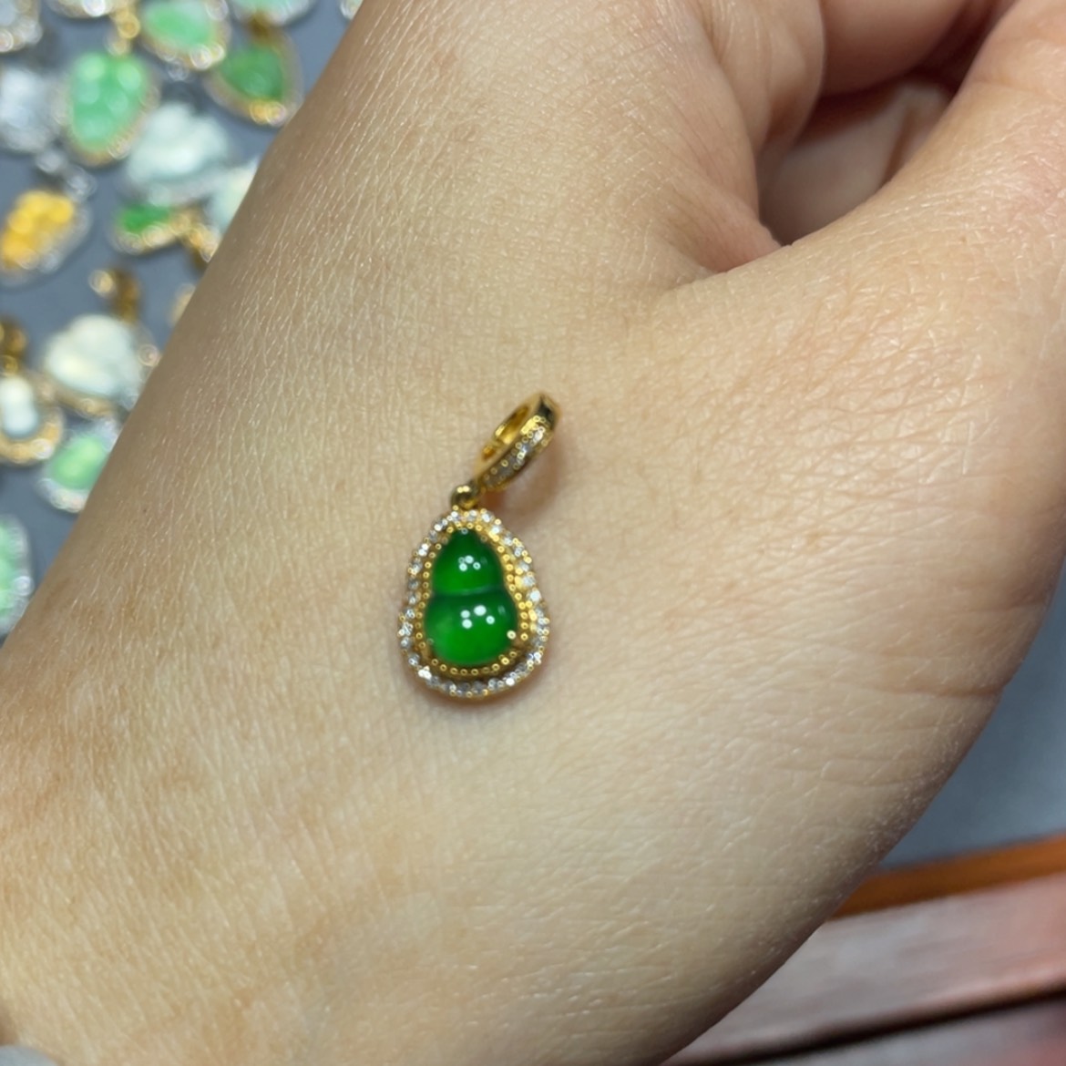 【闪购商品】翡翠吊坠(不含链)18K金镶嵌