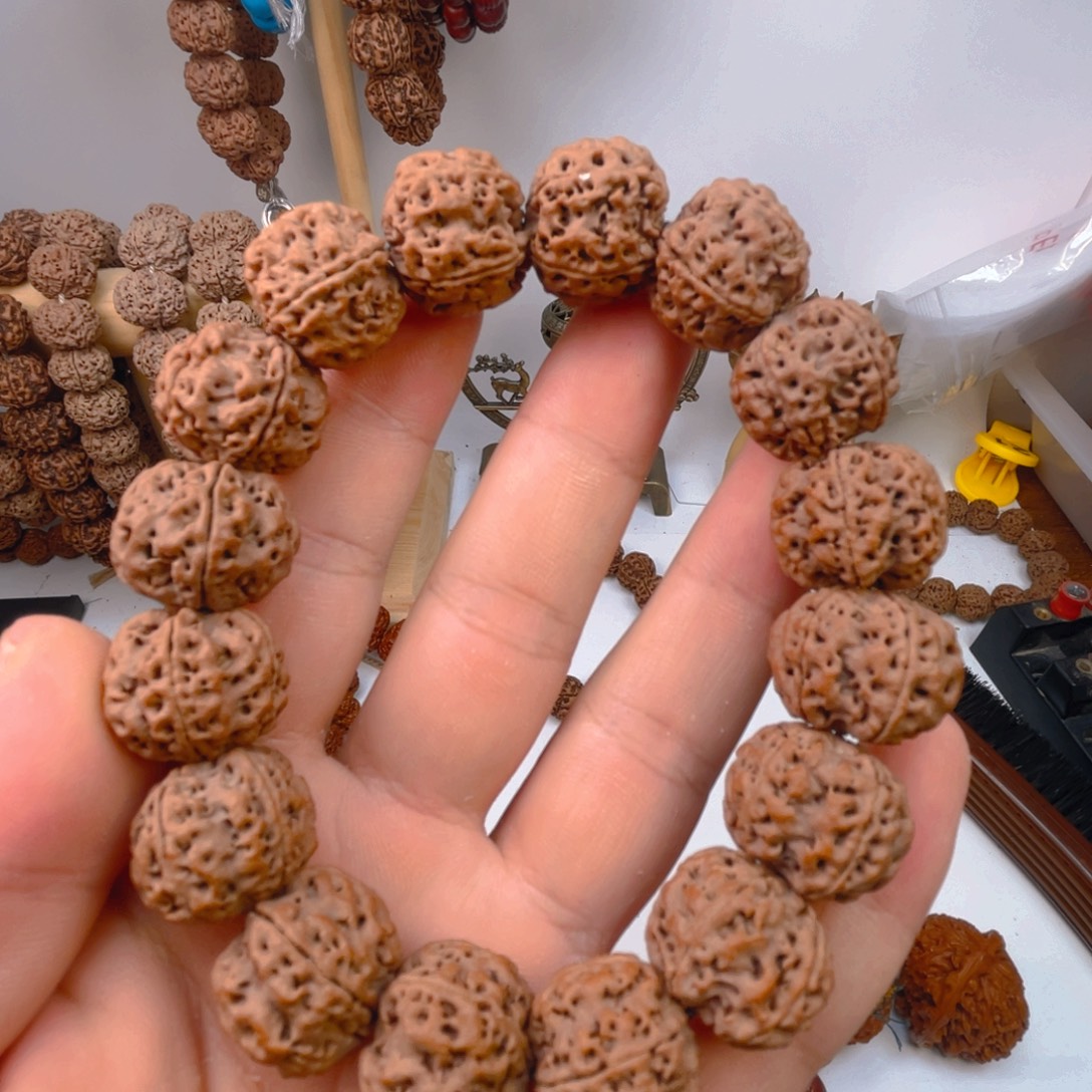 吊坠金刚菩提19红皮梁圆桩上手就变色
