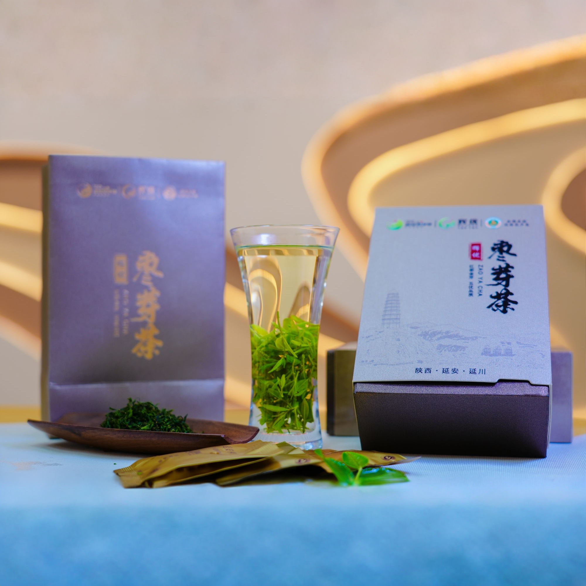 延安枣芽茶，条形卷曲，汤色清亮，微甜