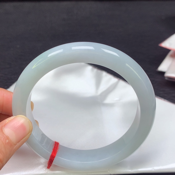 翡翠手镯未镶嵌63圈
