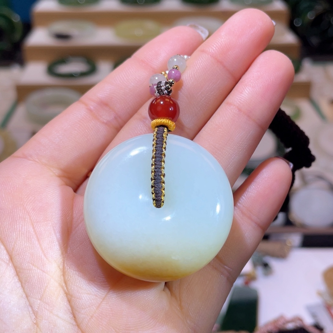 和田玉高品糖玉吊坠未镶嵌