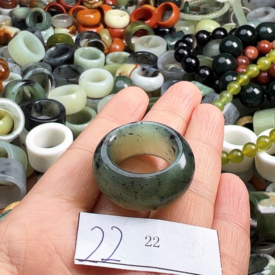 【闪购商品】未镶嵌蛇纹石玉戒指繁**璨