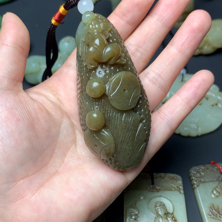 和田玉颈饰未镶嵌