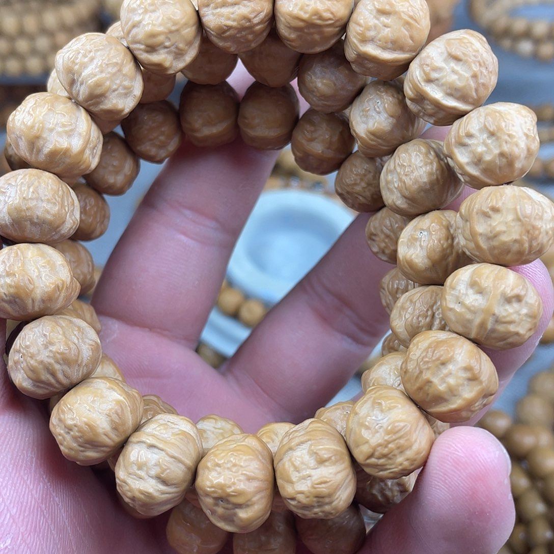 猴头核桃手串瑕疵漏眼金蟾