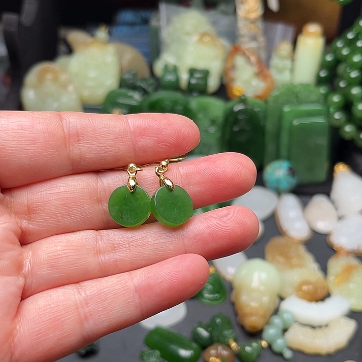 秋***爽和田玉未镶嵌颈饰