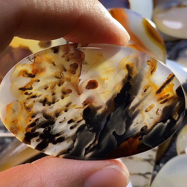 未镶嵌颈饰玛瑙/玉髓夏*