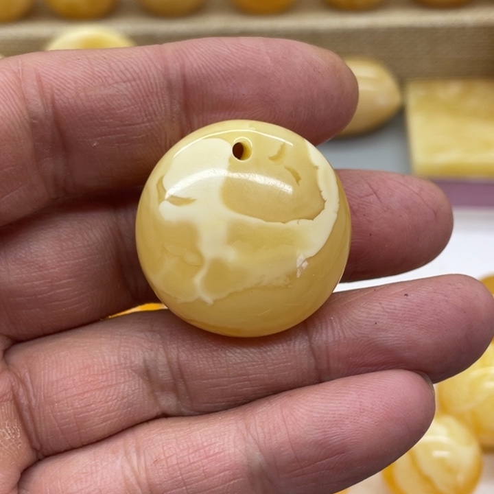 琥珀裸石未镶嵌公主扣