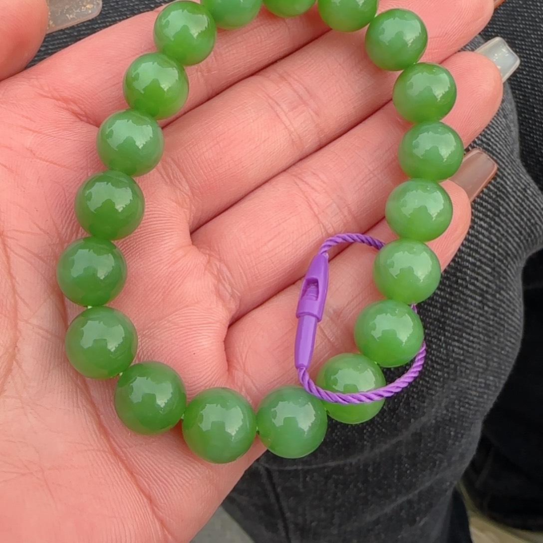 和田玉未镶嵌颈饰粉绿卡十