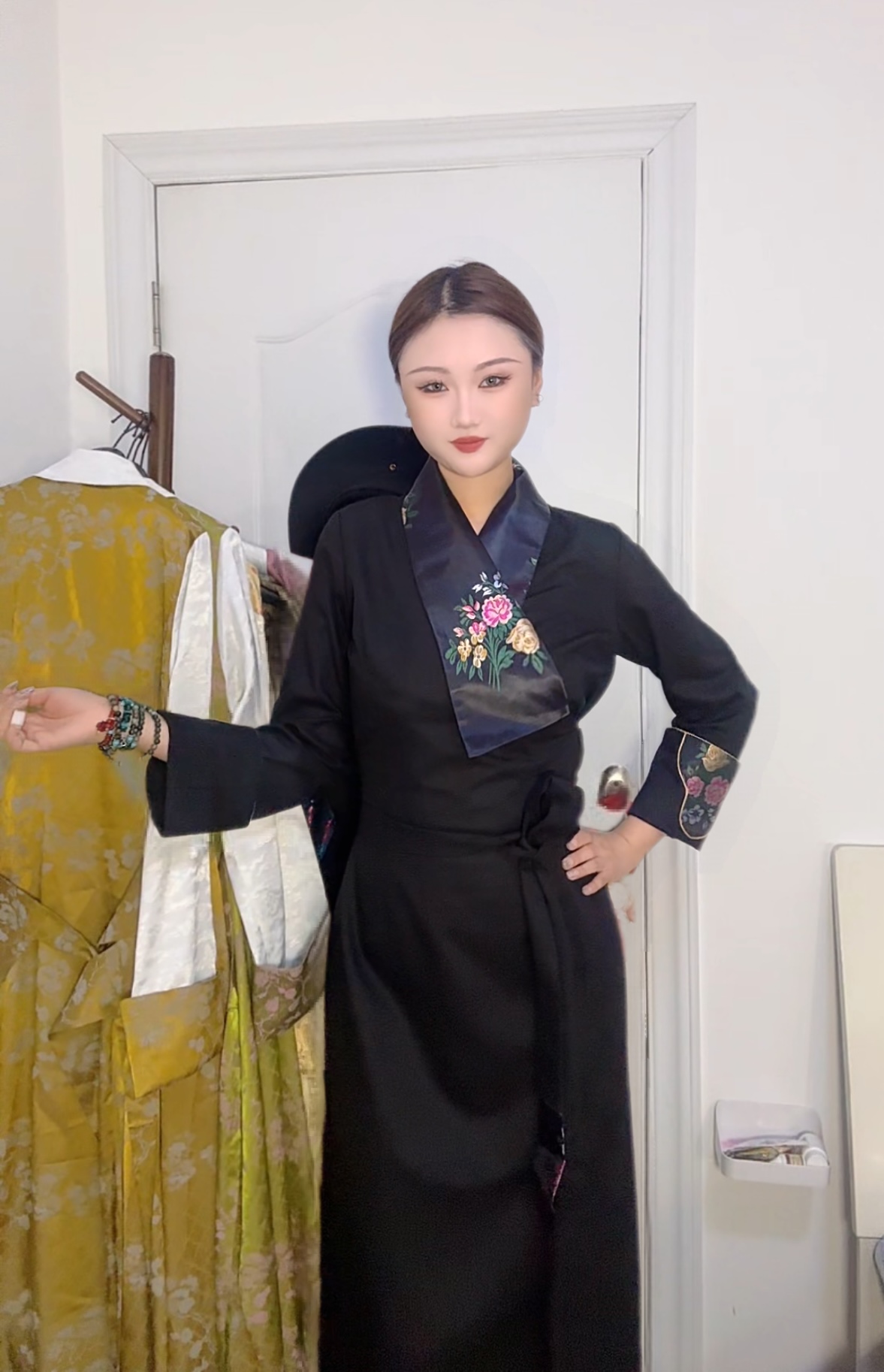 藏装女2025春夏藏式博拉裙贵优雅款女士藏服时尚复古绿色0503140